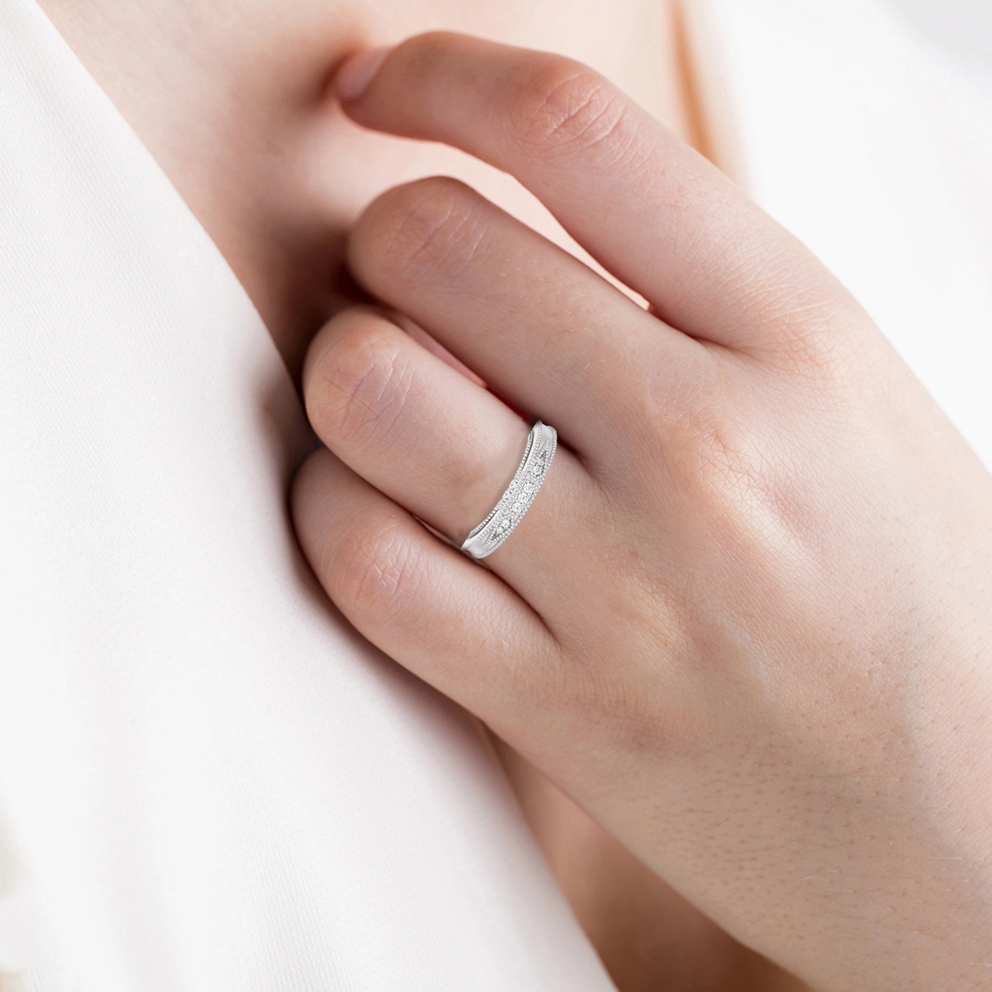 1/10 ctw Round Lab Grown Diamond Ring
