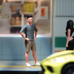 1/87 1/64 1/43 1/24 Scale Miniature Action Figure Doll Model Shorts T-shirt Man Resin Figurine Model Creative Scene Dolls Props for Car Toys (Painted, 1:87 Scale)