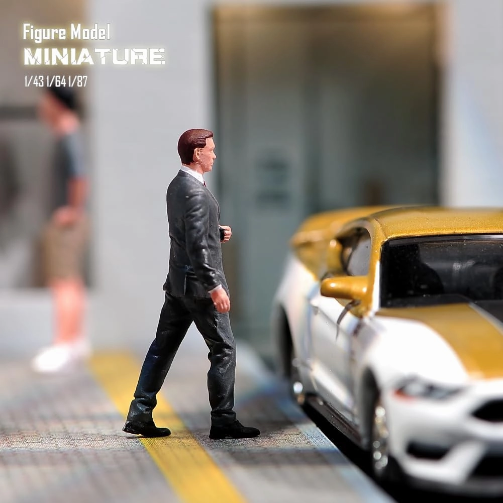 1/87 1/64 1/43 1/24 Scale Miniature Action Figure Doll Model Walking Man Wearing Suit Resin Figurine Model Creative Scene Dolls Props for Cars Display (Painted, 1:43 Scale)