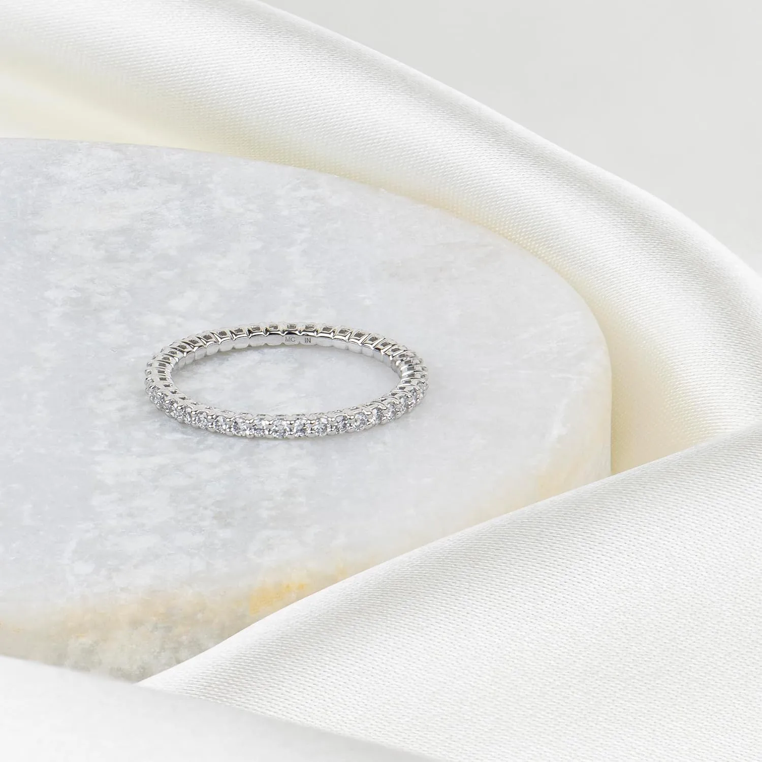 Amazon Essentials IGI Certified Lab Grown Diamond Eternity Band in Solid 14k Gold (VS1-VS2 Clarity, G-H Color) - Eternity Ring - Stackable Rings for Women