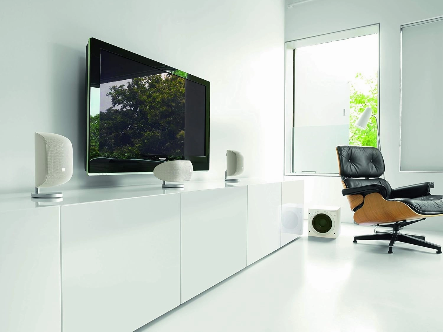 Bowers & Wilkins ASW608 Compact Powered Subwoofer - White, Model:FP40835