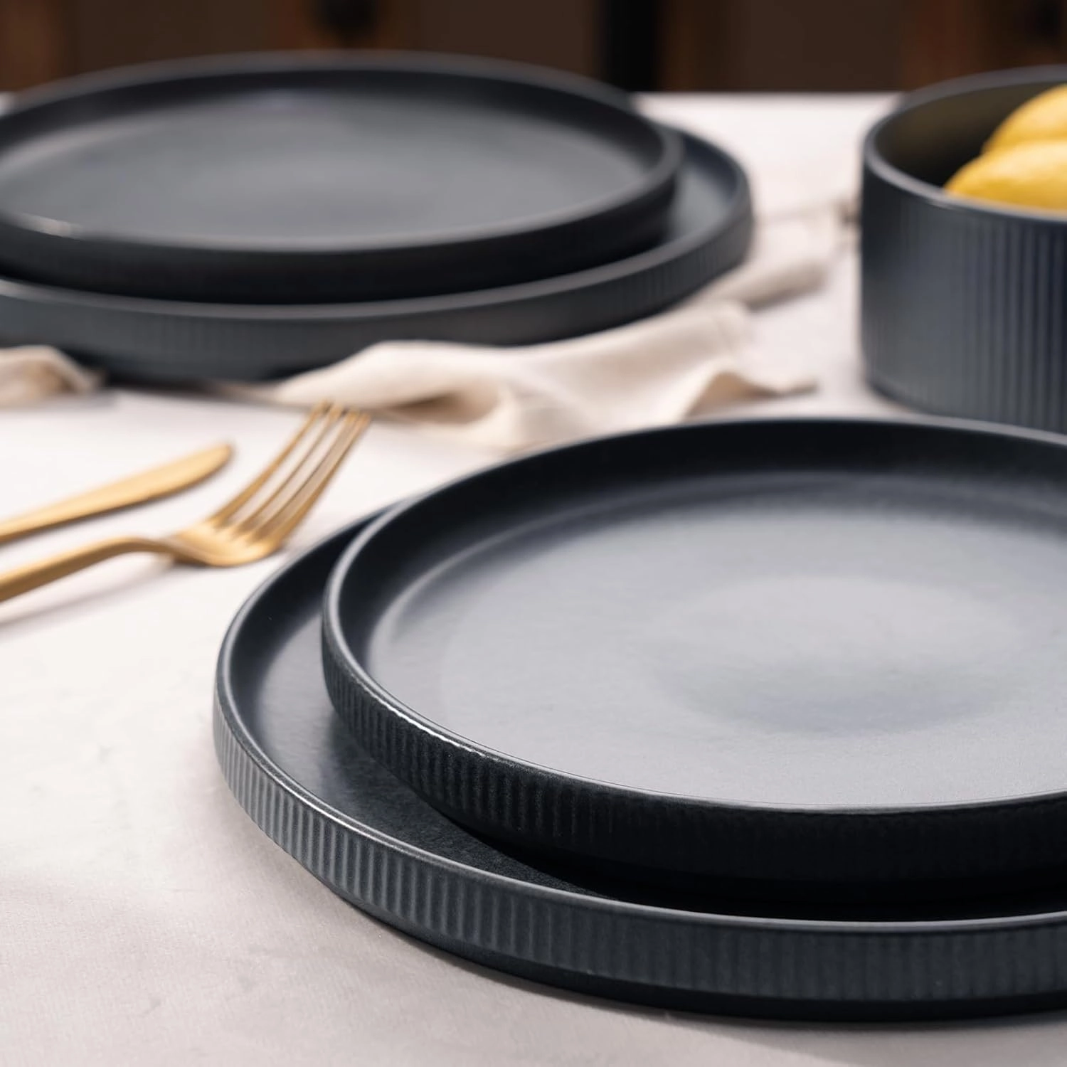 Famiware Star Dinner Plates for 6, 10 inches Plate Set, Scratch Resistant, Stoneware Dinnerware, Kitchen Modern Rustic Serving Dishes, Matte Dark Charcoal (Full Glaze)