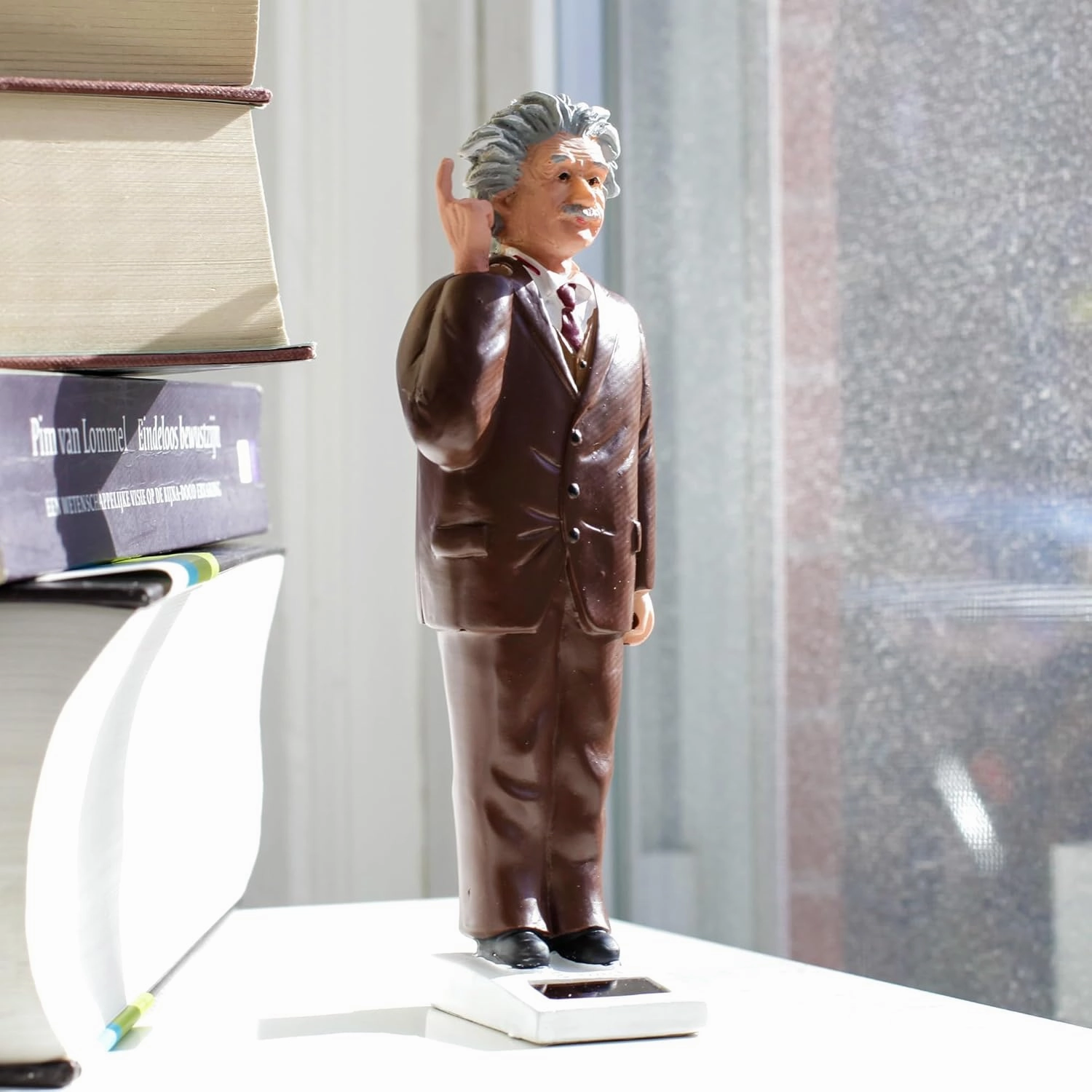 Kikkerland Solar Powered Albert Einstein Figurine: Fun Decor for Home & Kitchen, Office Desk, Garden, Car – Great Novelty Toy Statue, Display Shelf Collectible, Holiday & Birthday Gift