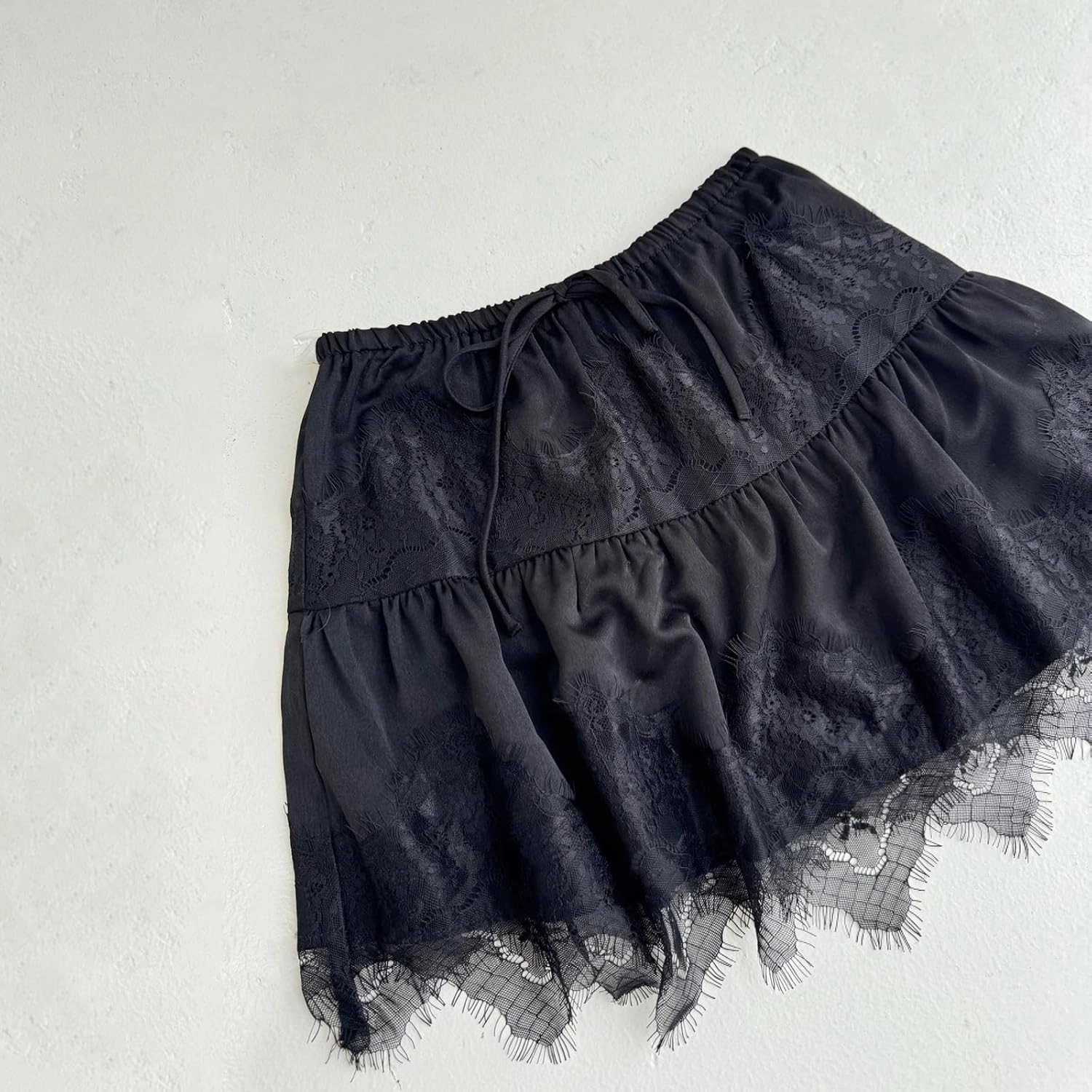 Women Y2k Lace Mini Skirts Summer Lace Slip Skirt Pleated Ruffle Floral Lace Tiered Short Skirts Underskirt