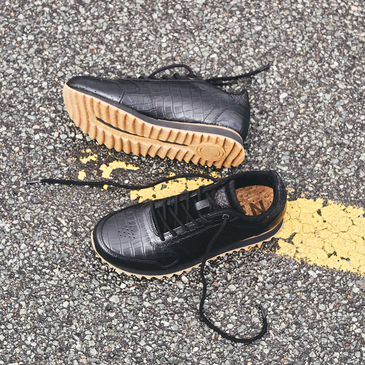 Ydun Shiny Leather - Black